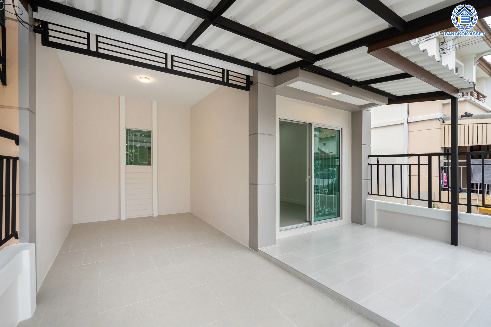 บ้านมือสองตกแต่งใหม่ ม.พฤกษาทาวน์ ติดถนนราชพฤกษ์ ทาวน์เฮ้าส์ #หลังมุม เนื้อที่ 17.2 ตร.ว. ฟังก์ชัน 3 ห้องนอน 2 ห้องน้ำ 1 ที่จอดรถ บนทำเลศักยภาพ ใกล้วงเวียนพระราม5 เชื่อมต่อทั้ง ถ.นครอินทร์ ,ราชพฤกษ์ ,และกาญจนาภิเษก ใกล้เซ็นทรัลเวสต์เกต และรถไฟฟ้า "สถานีบางรักใหญ่"...